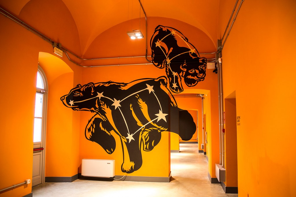 Truly-Design-2015-Mach505-holden-school-anamorphic-graffiti-callisto-arcade-Italy-room1