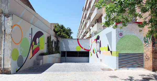Design and mural painting with ONCE to the entrance of a garage.