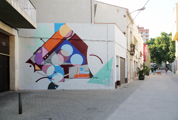 Acrylic and spray paint on wall. Badalona, Barcelona (Spain), 2015.