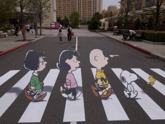 Abbey Road Snoopy family