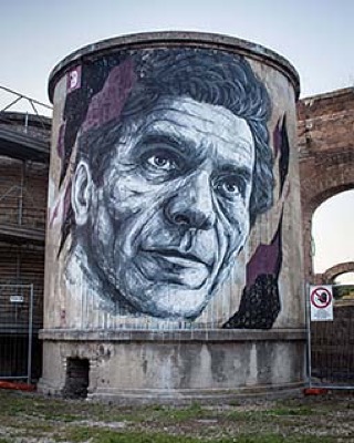 Behind the wall || Frederico Draw’s tribute to Pier Paolo Pasolini. On the 40th anniversary of Pasolini’s murder, Frederico Draw, a very talented street artist from Portugal, unveiled his very realistic and descriptive portrait of the Italian director, writer and intellectual who became a controversial figure of the last century. The mural is located on the post-industrial ruins of the former Mira-Lanza factory on the Tiber shores in Rome, just in front of the India Theater. Using spray cans as if they were pencils, Draw realized his first portray depicting a well-known countenance, as he usually sketches anonimous faces inspired by his friends and relatives. This work has been realized thanks to Forgotten Project, a brand new street art festival in Rome that brings Portuguese street artists to paint on several neglected buildings scattered throughout the whole city. Link to my interview to Draw: http://www.blocal-travel.com/southern-rome/frederico-draw-street-art-rome-pasolini/ #isupportstreetart #walls #fredericodraw #streetart #pierpaolopasolini #photooftheday