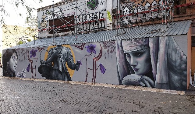 New mural by Cristian Blanxer and Sendys at the Arnau Theater in Barcelona