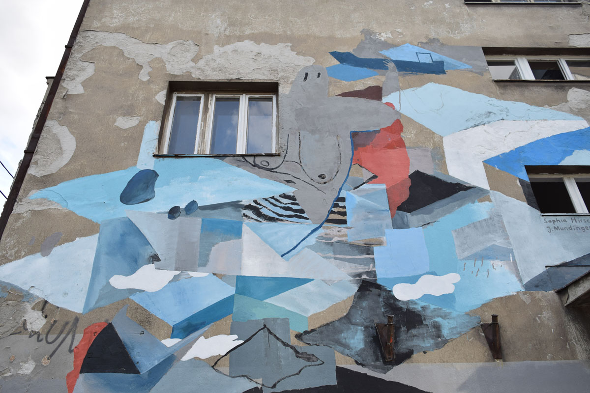 For the project Between Stopovers the Berlin based artists Sophia Hirsch & Johannes Mundinger visited four European cites for four murals and one exhibition