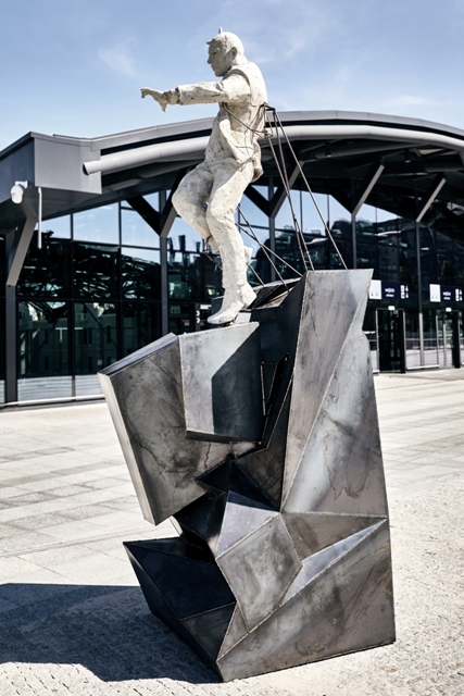 Lodz Statue (3)