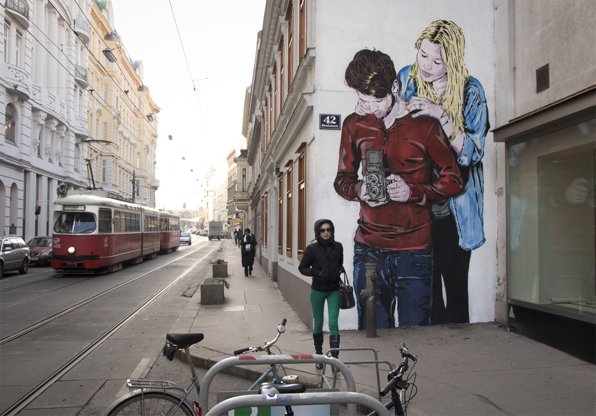Streets love me. Австрия Вена уличные художники. Художник по окружению. Street Art Vienna. Социальный уличный арт.